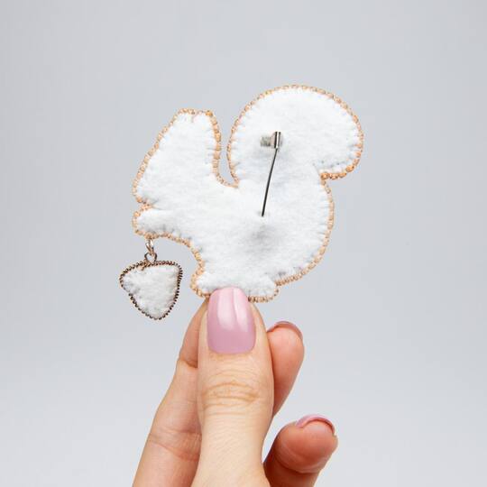 Charivna Mit Squirrel Brooch Crystal Art Beadwork Kit